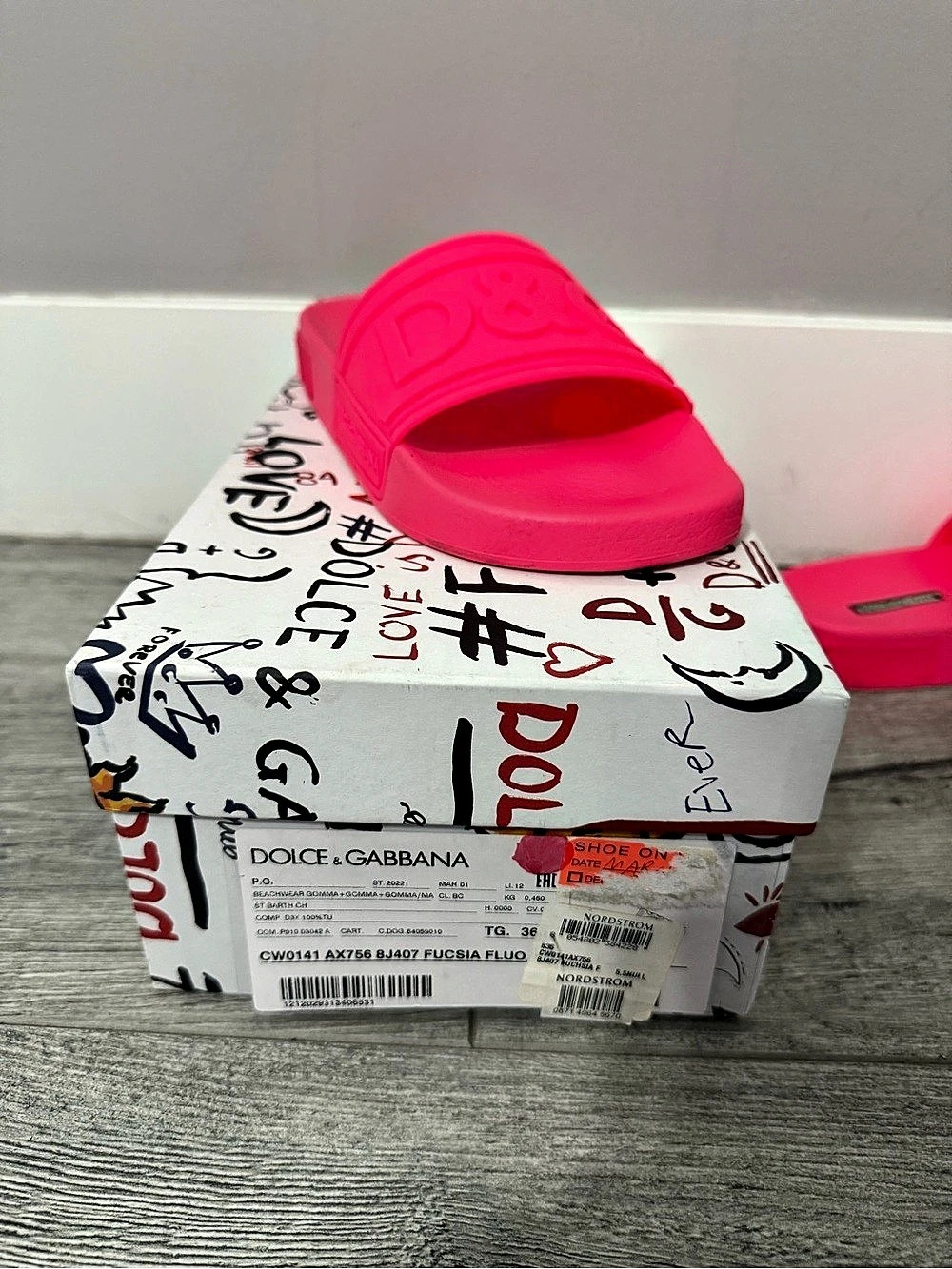 Dolce & Gabbana Logo slide sandals in Pink EU 36 Like New worn 2-3x
